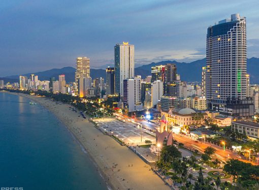 Navigating Turbulent Waters: Resort Real Estate Sales Plunge to a 10-Year Low