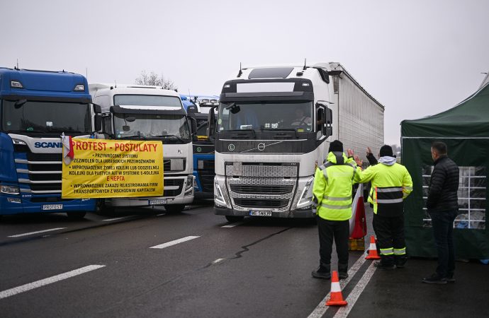 Polish truckers blockade
