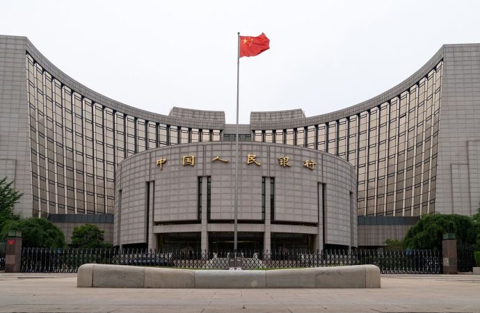 China Bank Reserve Ratio Cut to Stimulate Growth Amid Souring Sentiment