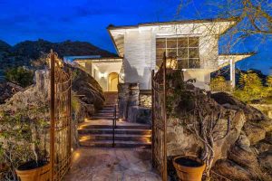 Suzanne Somers’ $8.95M Estate: A Tribute and Tour