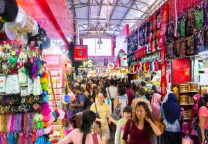 shopping-in-Singapore-Bugis-street-market