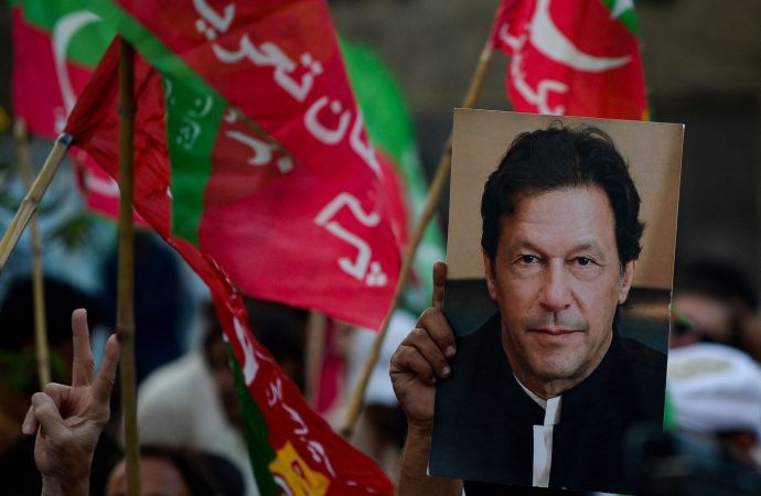 Early Gains: Imran Khan’s Party Takes Lead in Pakistan Election