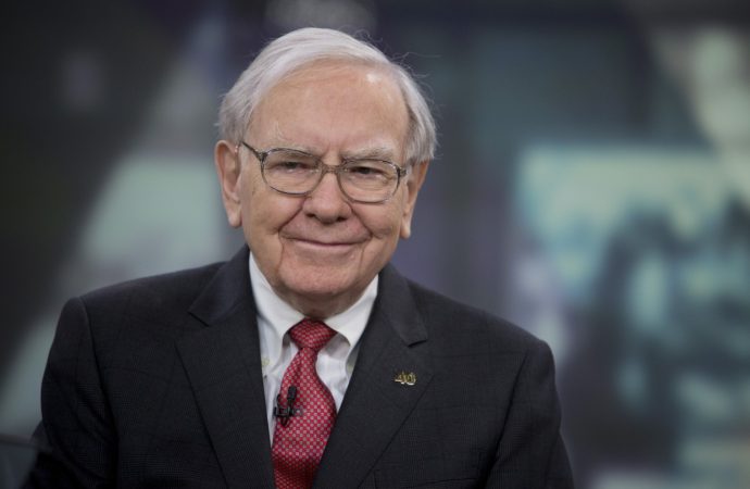 Berkshire Hathaway Trims Apple Stake: Warren Buffett’s Move