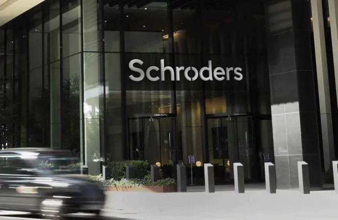 Schroders Profits Dip Amid Restructuring Challenges