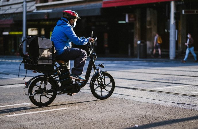 E-Bikes: Revolutionizing Urban Commutes