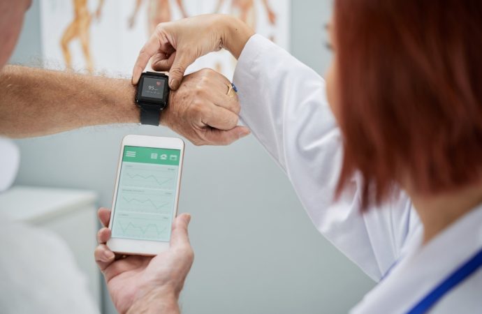 The Impact of Wearable Health Tech on Personalized Medicine