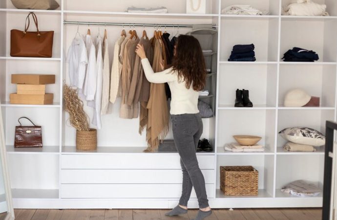 Creating a Capsule Wardrobe on a Budget: Tips for Minimalist Fashion