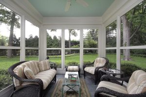 How to Create a Relaxing Sunroom Space