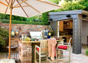 How to Create a Relaxing Outdoor Kitchen Space