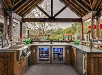 How to Create a Relaxing Outdoor Kitchen Space