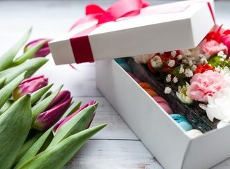 Why Do Women Like Cosmetics in Custom Tulip Boxes
