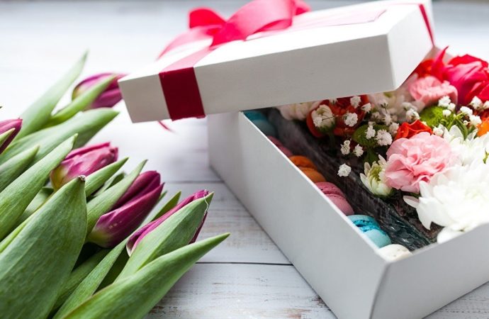 Why Do Women Like Cosmetics in Custom Tulip Boxes