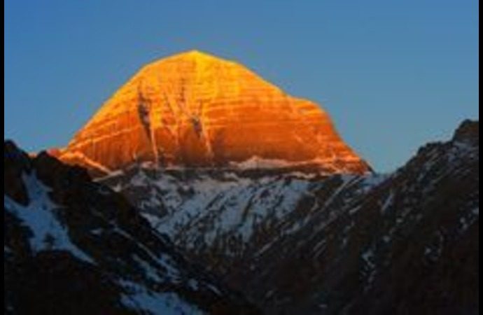 Perfect way for Kailash Mansarovar Yatra by Helicopter for your Family