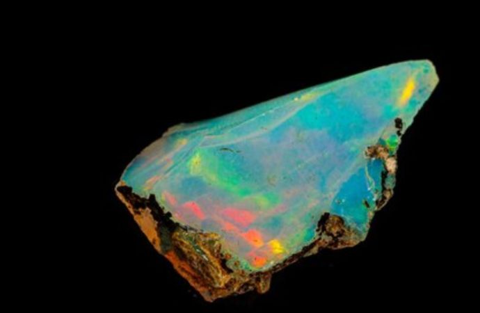 The Best Cuts for Opals: Maximizing Its Play-of-Color