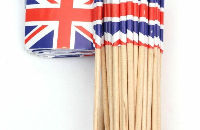 How Can Custom Food Flags Improve Presentation for Caterers?