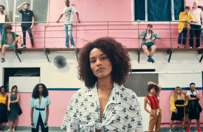 Favela Clothing: Bold Expression of Street Culture