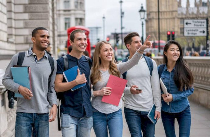 How to Write a Winning Scholarship Essay for UK Universities