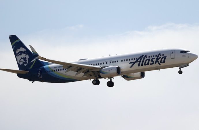 Book Affordable Flight with Alaska Airlines Last Minute Deals