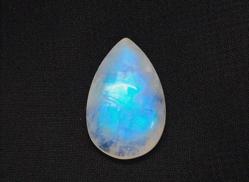 Moonstone Magic: Unlocking Its Healing Powers and Everyday Uses