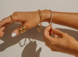 Gold Jewelry Gulf Shore Guide: Coastal Styles & Care Tips